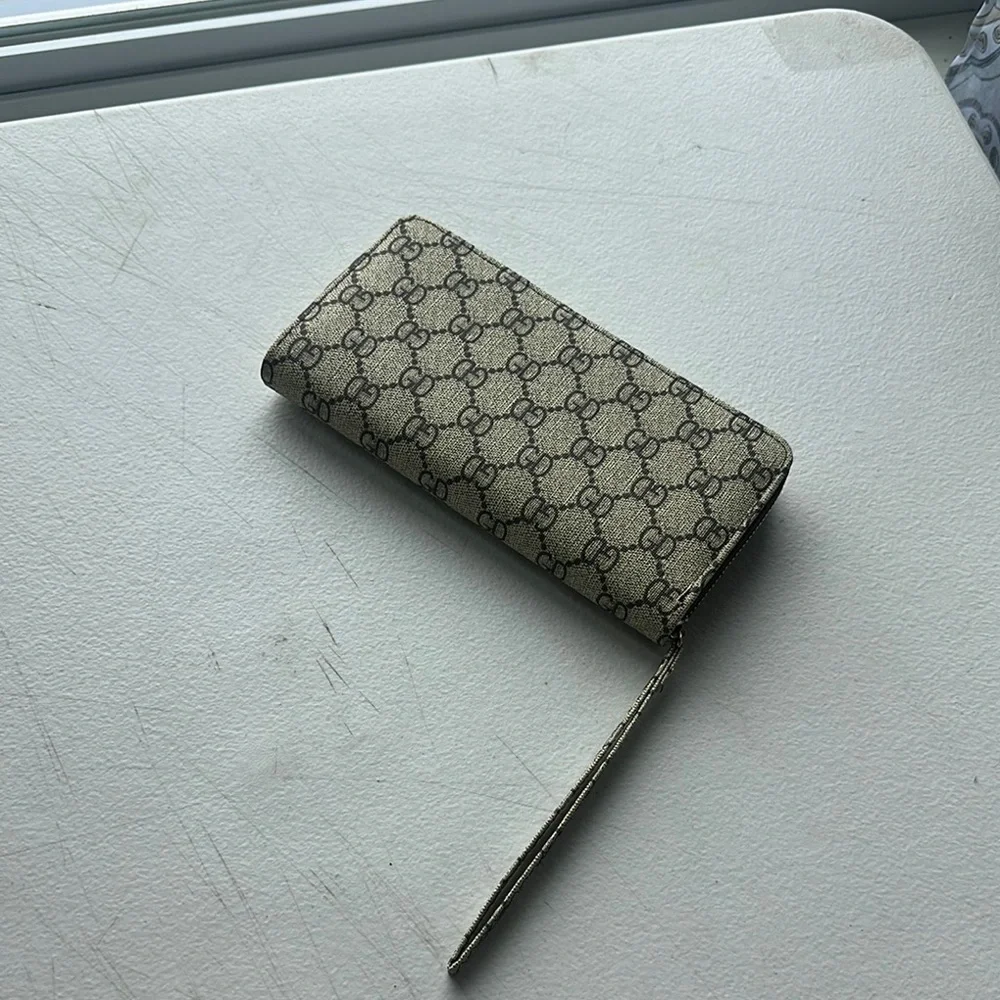 NEW Cream and Black Key Card Holder